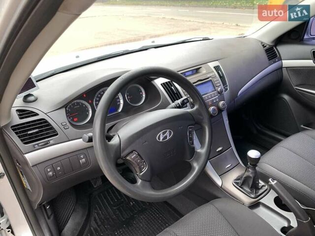 Хендай Соната 2008 в Киеве на Automoto.ua Серый Хендай Соната, объемом двигателя 2 л и пробегом 200 тыс. км за 5700 $, фото 34 на Automoto.ua