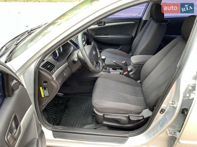 Хендай Соната 2008 в Киеве на Automoto.ua Серый Хендай Соната, объемом двигателя 2 л и пробегом 200 тыс. км за 5700 $, фото 32 на Automoto.ua