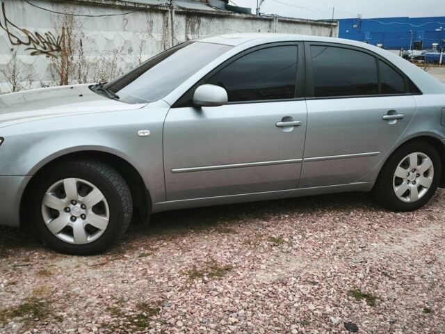 Хендай Соната 2008 у Києві на Automoto.ua Сірий Хендай Соната, об'ємом двигуна 2 л та пробігом 286 тис. км за 5499 $, фото 1 на Automoto.ua