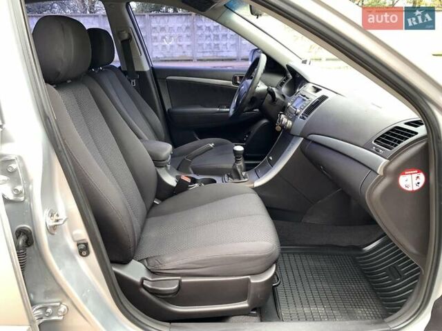 Хендай Соната 2008 в Киеве на Automoto.ua Серый Хендай Соната, объемом двигателя 2 л и пробегом 200 тыс. км за 5700 $, фото 44 на Automoto.ua