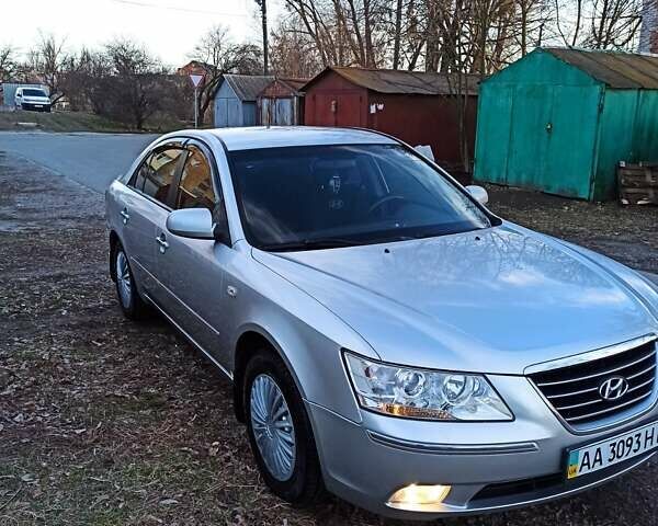 Серый Хендай Соната, объемом двигателя 2 л и пробегом 177 тыс. км за 7100 $, фото 4 на Automoto.ua