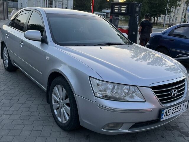 Серый Хендай Соната, объемом двигателя 2.4 л и пробегом 222 тыс. км за 5800 $, фото 1 на Automoto.ua