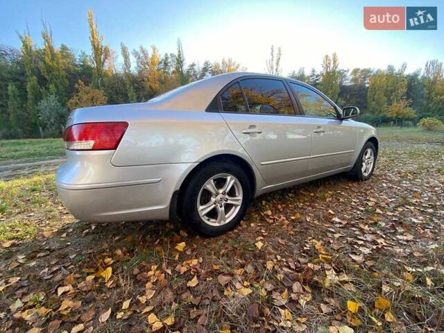 Серый Хендай Соната, объемом двигателя 2 л и пробегом 298 тыс. км за 5400 $, фото 7 на Automoto.ua