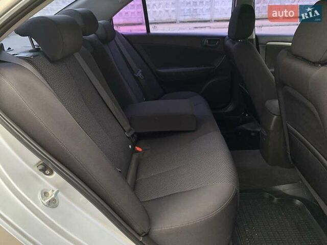 Хендай Соната 2008 в Киеве на Automoto.ua Серый Хендай Соната, объемом двигателя 2 л и пробегом 200 тыс. км за 5700 $, фото 41 на Automoto.ua