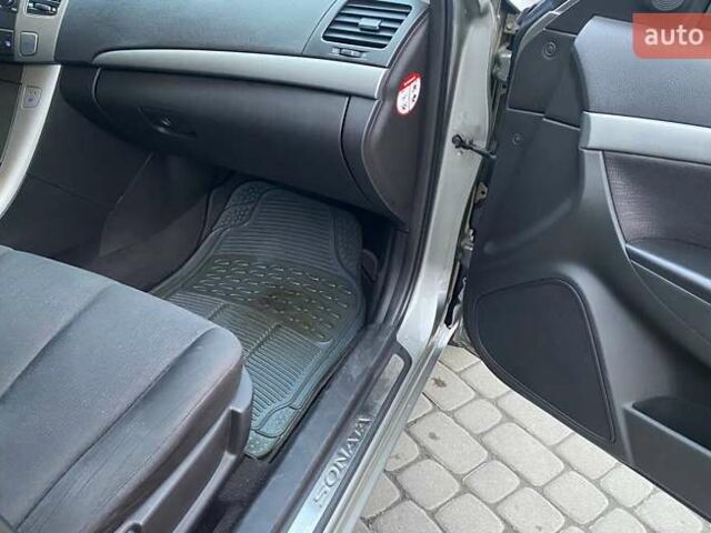 Серый Хендай Соната, объемом двигателя 2 л и пробегом 115 тыс. км за 7800 $, фото 22 на Automoto.ua