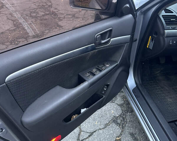 Серый Хендай Соната, объемом двигателя 2 л и пробегом 260 тыс. км за 4700 $, фото 9 на Automoto.ua