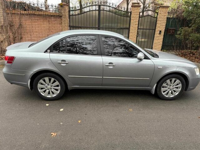 Серый Хендай Соната, объемом двигателя 2.4 л и пробегом 266 тыс. км за 6990 $, фото 3 на Automoto.ua