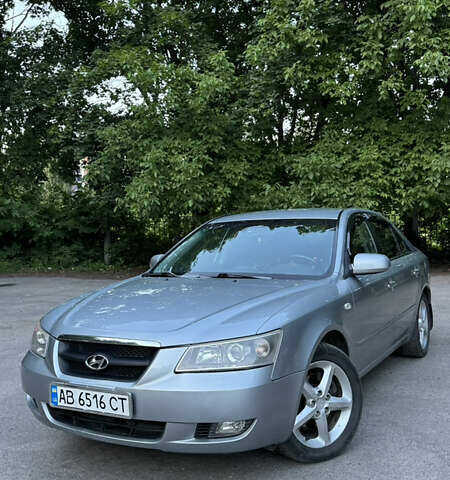 Сірий Хендай Соната, об'ємом двигуна 2.36 л та пробігом 197 тис. км за 6500 $, фото 2 на Automoto.ua