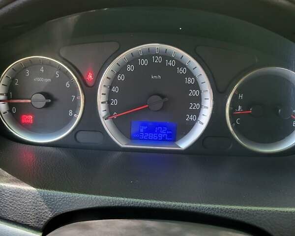 Хендай Соната 2008 у Одесі на Automoto.ua Сірий Хендай Соната, об'ємом двигуна 2 л та пробігом 328 тис. км за 5900 $, фото 10 на Automoto.ua