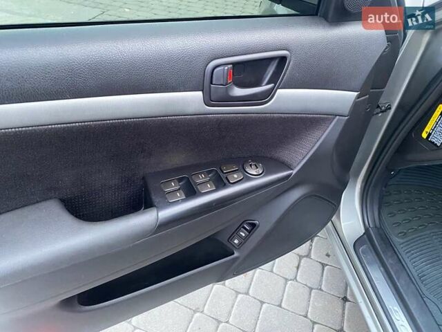 Серый Хендай Соната, объемом двигателя 2 л и пробегом 115 тыс. км за 7800 $, фото 24 на Automoto.ua