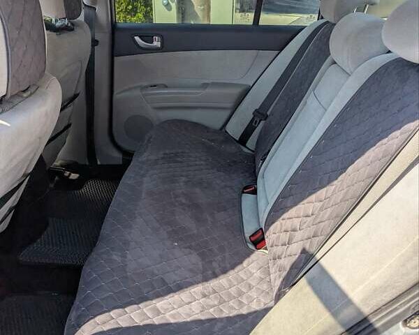 Серый Хендай Соната, объемом двигателя 2 л и пробегом 318 тыс. км за 4900 $, фото 7 на Automoto.ua