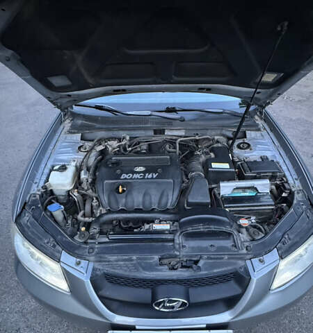 Сірий Хендай Соната, об'ємом двигуна 2.36 л та пробігом 197 тис. км за 6500 $, фото 28 на Automoto.ua