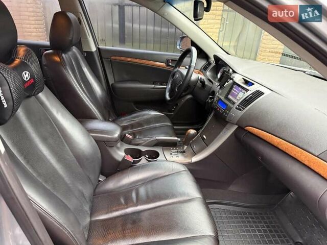 Серый Хендай Соната, объемом двигателя 2.4 л и пробегом 266 тыс. км за 6990 $, фото 20 на Automoto.ua