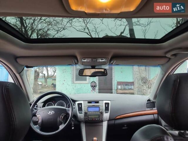 Сірий Хендай Соната, об'ємом двигуна 3.34 л та пробігом 280 тис. км за 7000 $, фото 10 на Automoto.ua