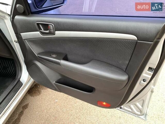 Хендай Соната 2008 в Киеве на Automoto.ua Серый Хендай Соната, объемом двигателя 2 л и пробегом 200 тыс. км за 5700 $, фото 42 на Automoto.ua
