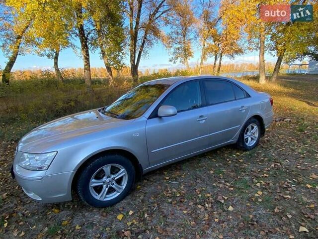 Серый Хендай Соната, объемом двигателя 2 л и пробегом 298 тыс. км за 5400 $, фото 1 на Automoto.ua