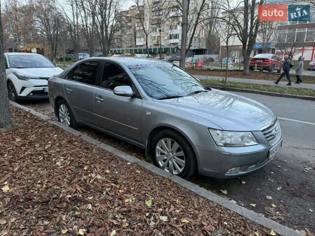 Серый Хендай Соната, объемом двигателя 2.4 л и пробегом 266 тыс. км за 8500 $, фото 13 на Automoto.ua