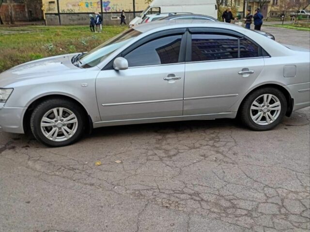 Сірий Хендай Соната, об'ємом двигуна 2 л та пробігом 350 тис. км за 4700 $, фото 3 на Automoto.ua