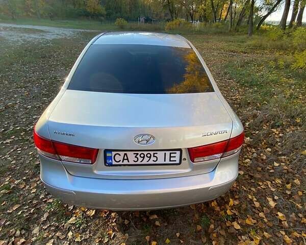 Серый Хендай Соната, объемом двигателя 2 л и пробегом 298 тыс. км за 5400 $, фото 6 на Automoto.ua