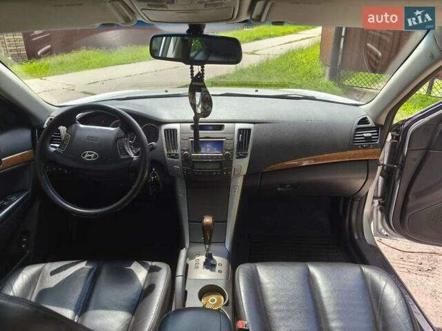 Серый Хендай Соната, объемом двигателя 2.4 л и пробегом 231 тыс. км за 7200 $, фото 18 на Automoto.ua