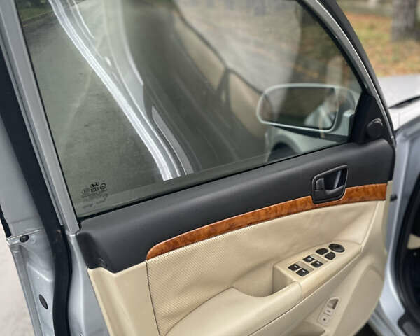 Серый Хендай Соната, объемом двигателя 2.36 л и пробегом 246 тыс. км за 6650 $, фото 8 на Automoto.ua