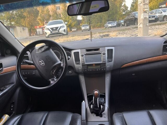 Серый Хендай Соната, объемом двигателя 2.4 л и пробегом 222 тыс. км за 5800 $, фото 3 на Automoto.ua