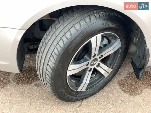 Хендай Соната 2008 в Киеве на Automoto.ua Серый Хендай Соната, объемом двигателя 2 л и пробегом 200 тыс. км за 5700 $, фото 29 на Automoto.ua