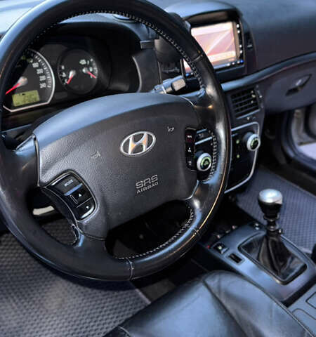 Сірий Хендай Соната, об'ємом двигуна 2.36 л та пробігом 197 тис. км за 6500 $, фото 9 на Automoto.ua