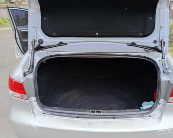 Сірий Хендай Соната, об'ємом двигуна 2 л та пробігом 350 тис. км за 4700 $, фото 4 на Automoto.ua