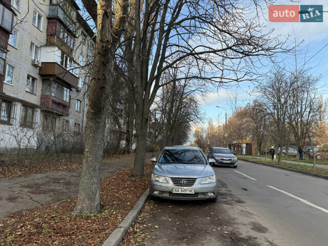 Серый Хендай Соната, объемом двигателя 2.4 л и пробегом 266 тыс. км за 8500 $, фото 10 на Automoto.ua