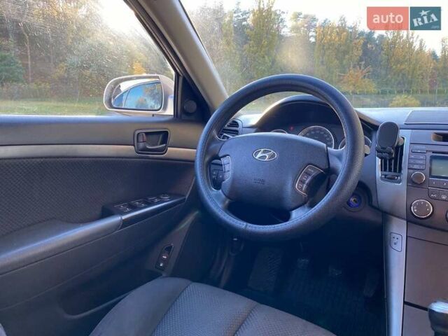 Серый Хендай Соната, объемом двигателя 2 л и пробегом 298 тыс. км за 5400 $, фото 13 на Automoto.ua