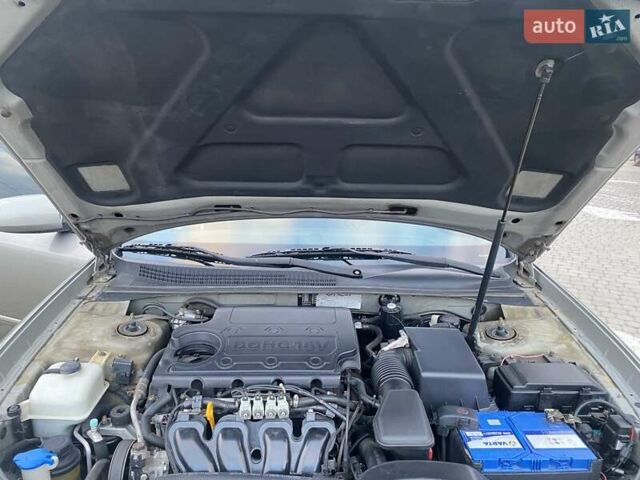 Серый Хендай Соната, объемом двигателя 2 л и пробегом 115 тыс. км за 7800 $, фото 32 на Automoto.ua