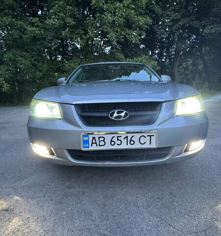 Сірий Хендай Соната, об'ємом двигуна 2.36 л та пробігом 197 тис. км за 6500 $, фото 29 на Automoto.ua