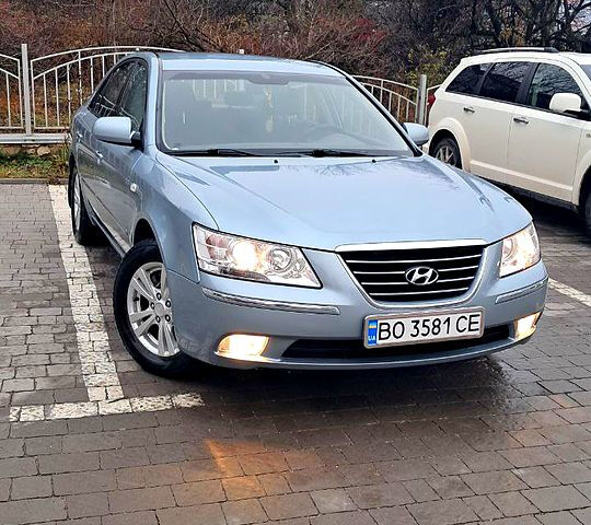 Хендай Соната 2008 у Тернополі на Automoto.ua Сірий Хендай Соната, об'ємом двигуна 2 л та пробігом 127 тис. км за 7600 $, фото 1 на Automoto.ua