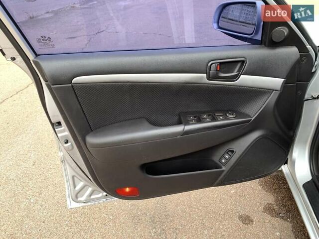 Хендай Соната 2008 в Киеве на Automoto.ua Серый Хендай Соната, объемом двигателя 2 л и пробегом 200 тыс. км за 5700 $, фото 31 на Automoto.ua