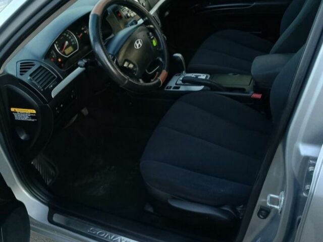 Серый Хендай Соната, объемом двигателя 2 л и пробегом 298 тыс. км за 5000 $, фото 5 на Automoto.ua