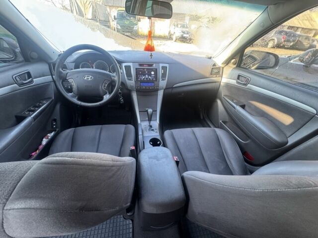 Сірий Хендай Соната, об'ємом двигуна 2 л та пробігом 155 тис. км за 6500 $, фото 4 на Automoto.ua