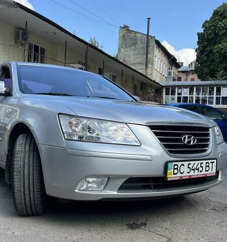 Хендай Соната 2008 в Львове на Automoto.ua Серый Хендай Соната, объемом двигателя 2 л и пробегом 99 тыс. км за 7100 $, фото 1 на Automoto.ua