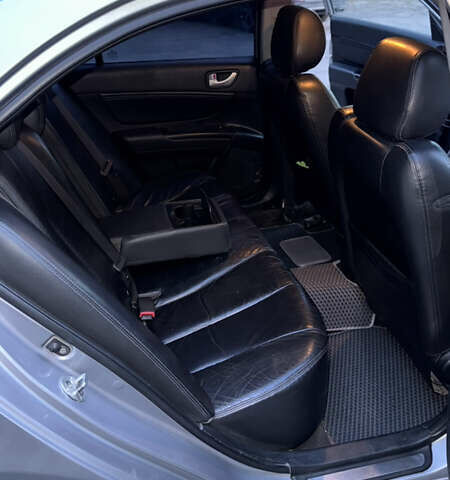 Сірий Хендай Соната, об'ємом двигуна 2.36 л та пробігом 197 тис. км за 6500 $, фото 21 на Automoto.ua