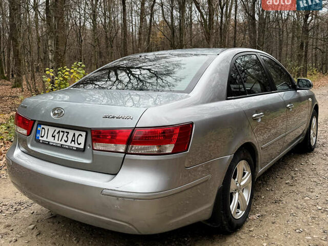 Серый Хендай Соната, объемом двигателя 2 л и пробегом 234 тыс. км за 5500 $, фото 15 на Automoto.ua