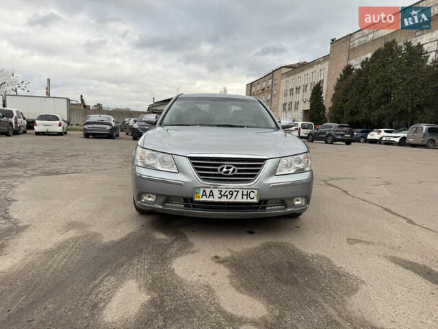 Серый Хендай Соната, объемом двигателя 2.4 л и пробегом 266 тыс. км за 8500 $, фото 1 на Automoto.ua