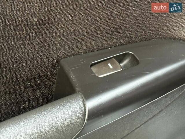 Сірий Хендай Соната, об'ємом двигуна 2 л та пробігом 180 тис. км за 5700 $, фото 35 на Automoto.ua