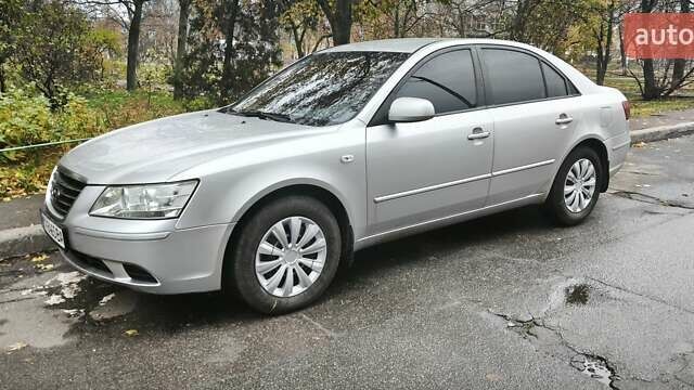 Серый Хендай Соната, объемом двигателя 2 л и пробегом 354 тыс. км за 5300 $, фото 1 на Automoto.ua