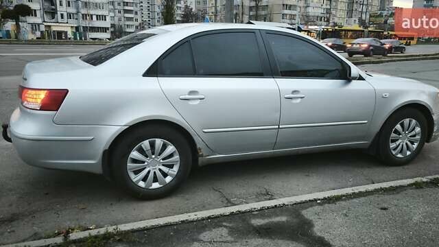 Серый Хендай Соната, объемом двигателя 2 л и пробегом 354 тыс. км за 5200 $, фото 10 на Automoto.ua