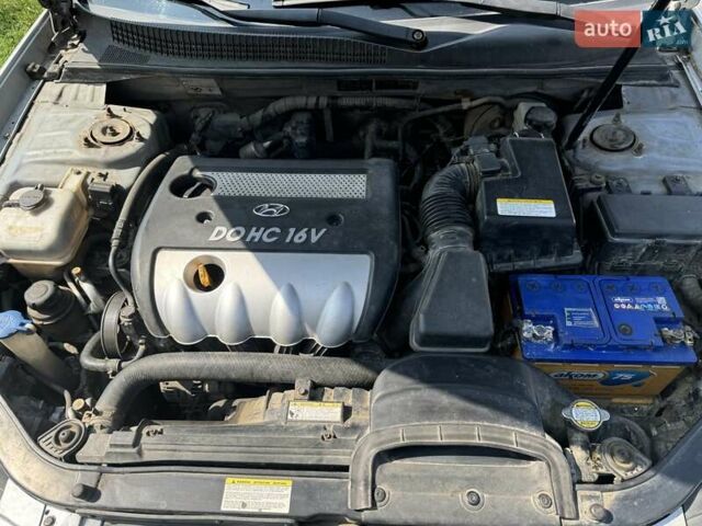Серый Хендай Соната, объемом двигателя 2 л и пробегом 343 тыс. км за 4300 $, фото 15 на Automoto.ua