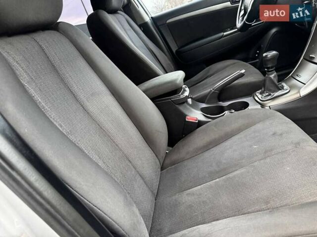 Сірий Хендай Соната, об'ємом двигуна 2 л та пробігом 180 тис. км за 5700 $, фото 52 на Automoto.ua