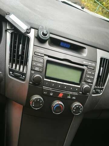 Серый Хендай Соната, объемом двигателя 2 л и пробегом 354 тыс. км за 5300 $, фото 16 на Automoto.ua