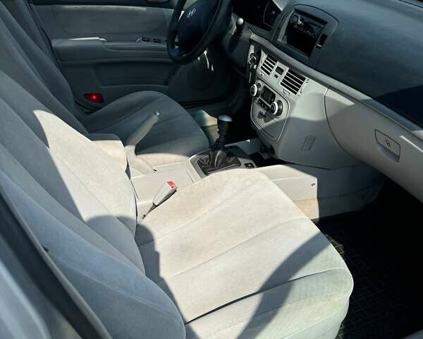 Серый Хендай Соната, объемом двигателя 2 л и пробегом 343 тыс. км за 4300 $, фото 10 на Automoto.ua