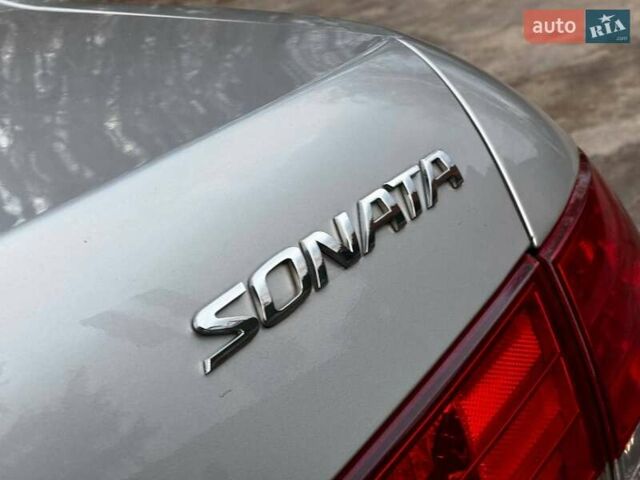 Сірий Хендай Соната, об'ємом двигуна 2 л та пробігом 180 тис. км за 5700 $, фото 26 на Automoto.ua