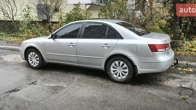 Серый Хендай Соната, объемом двигателя 2 л и пробегом 354 тыс. км за 5300 $, фото 2 на Automoto.ua